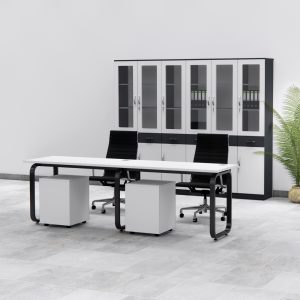 ban cum nhan vien chan sat 2 nguoi fergus fgbcnv031 2