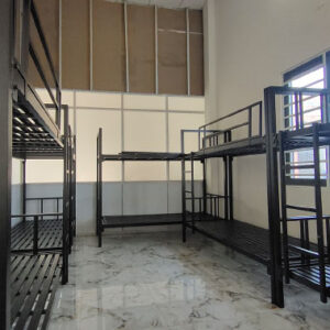 giuong ngu 2 tang sat hop vuong 40 mau den gia re